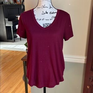 SO Women's V-Neck Short Sleeve Top - Burgundy